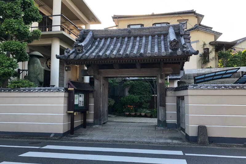 小倉北区のお寺正行寺の山門