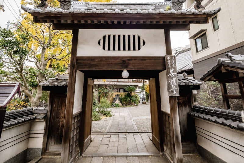 小倉北区のお寺善龍寺の山門