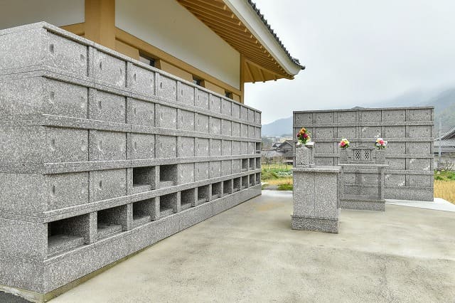 西専寺の月影霊園の納骨壇